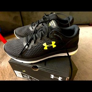 Men’s Under Armor sneakers trainers size 10.5 new